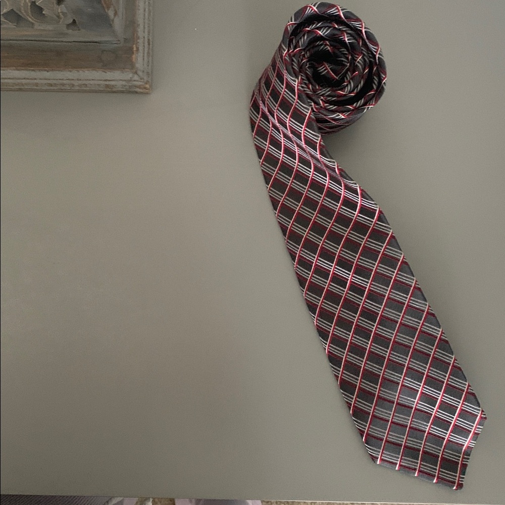 🎁Geoffrey Beene Red and Black Geometric Men’s Tie